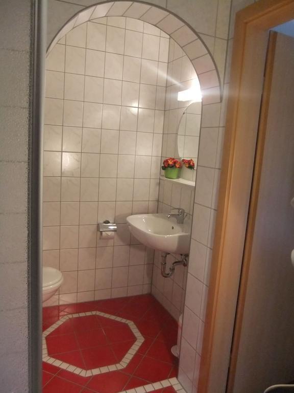 ホテル ツア イルデン クローネ ノイハウゼン 部屋 写真